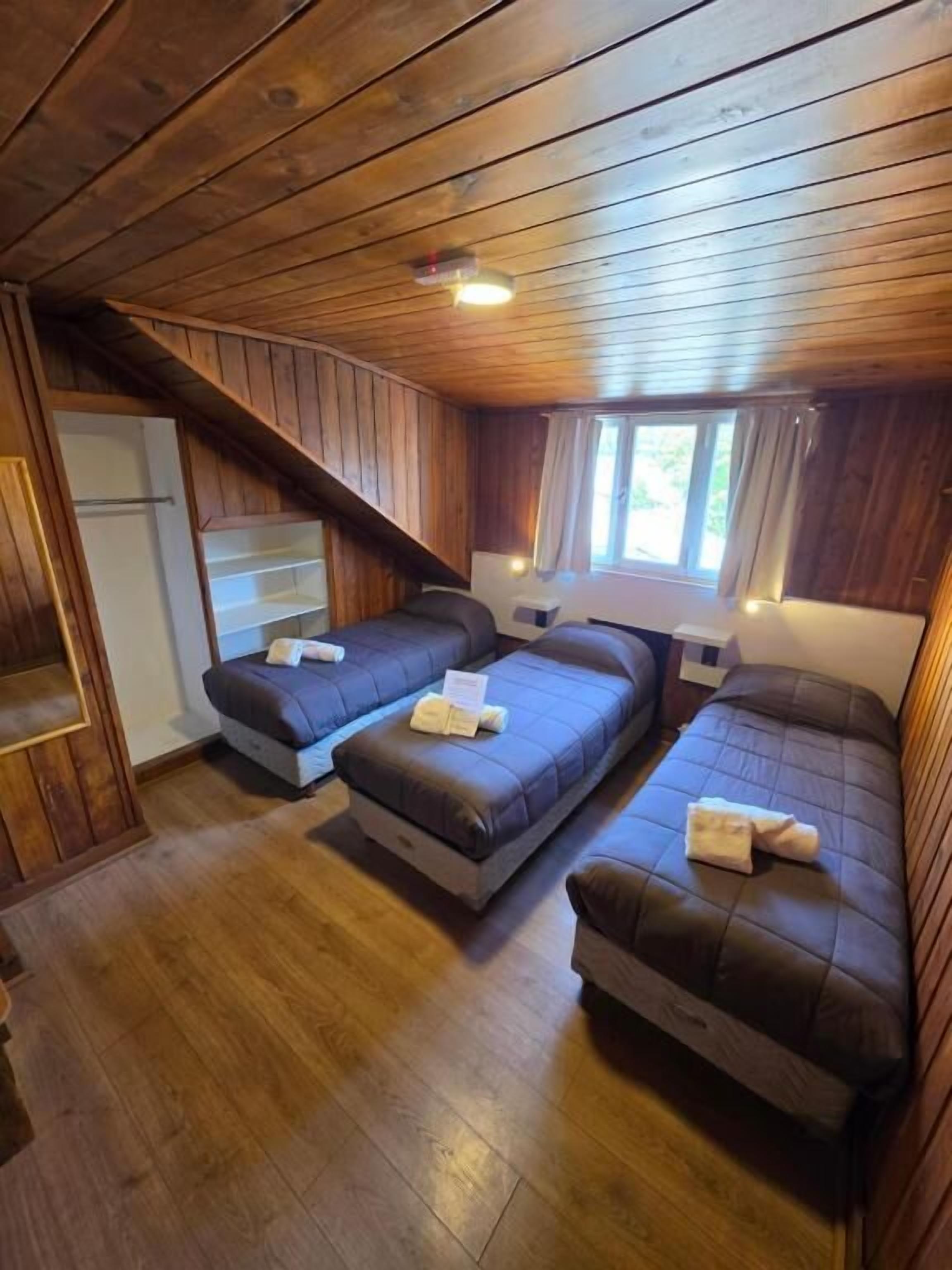 Triple Room | Blackout drapes, free WiFi, bed sheets