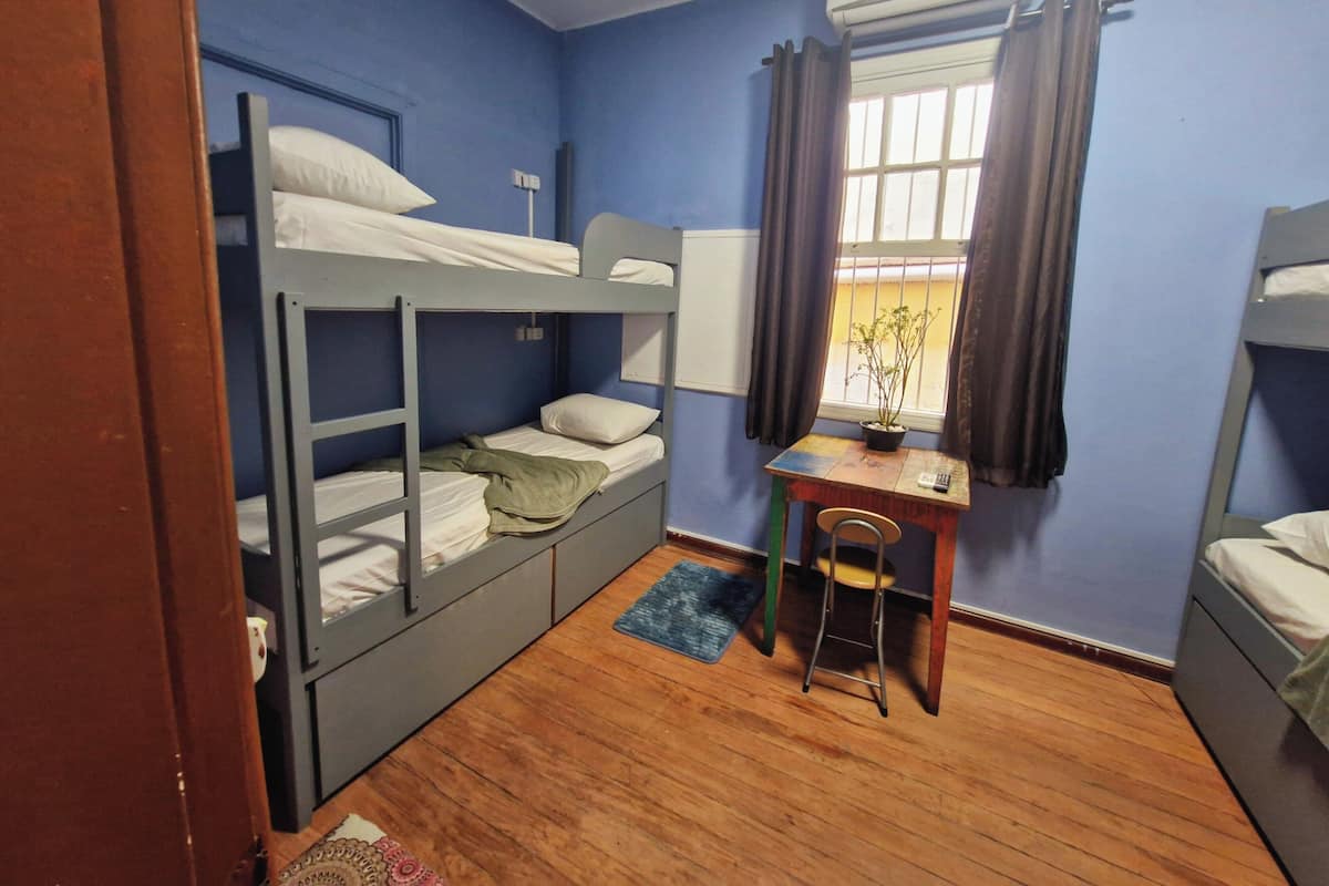 Dormitorio compartido Confort, solo para mujeres | Escritorio y wifi gratis 