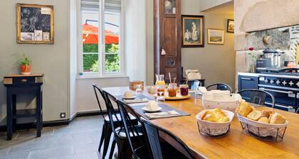 Chambre d’hôtes Les Carmes : "Chambre Lorette" Familiale 4 personnes avec jardin partagé et Wi-Fi