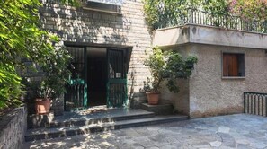 Exterior detail - Hostdomus - The Water Lily Apartment (Alassio)