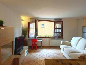 Living area - Hostdomus - The Water Lily Apartment (Alassio)