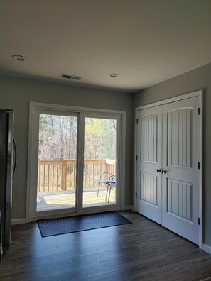 Interior - 3-bedroom townhome in tranquil Taylors with cool AC (Taylors)