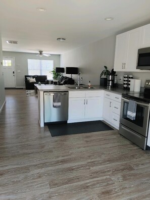 Private kitchen - 3-bedroom townhome in tranquil Taylors with cool AC (Taylors)