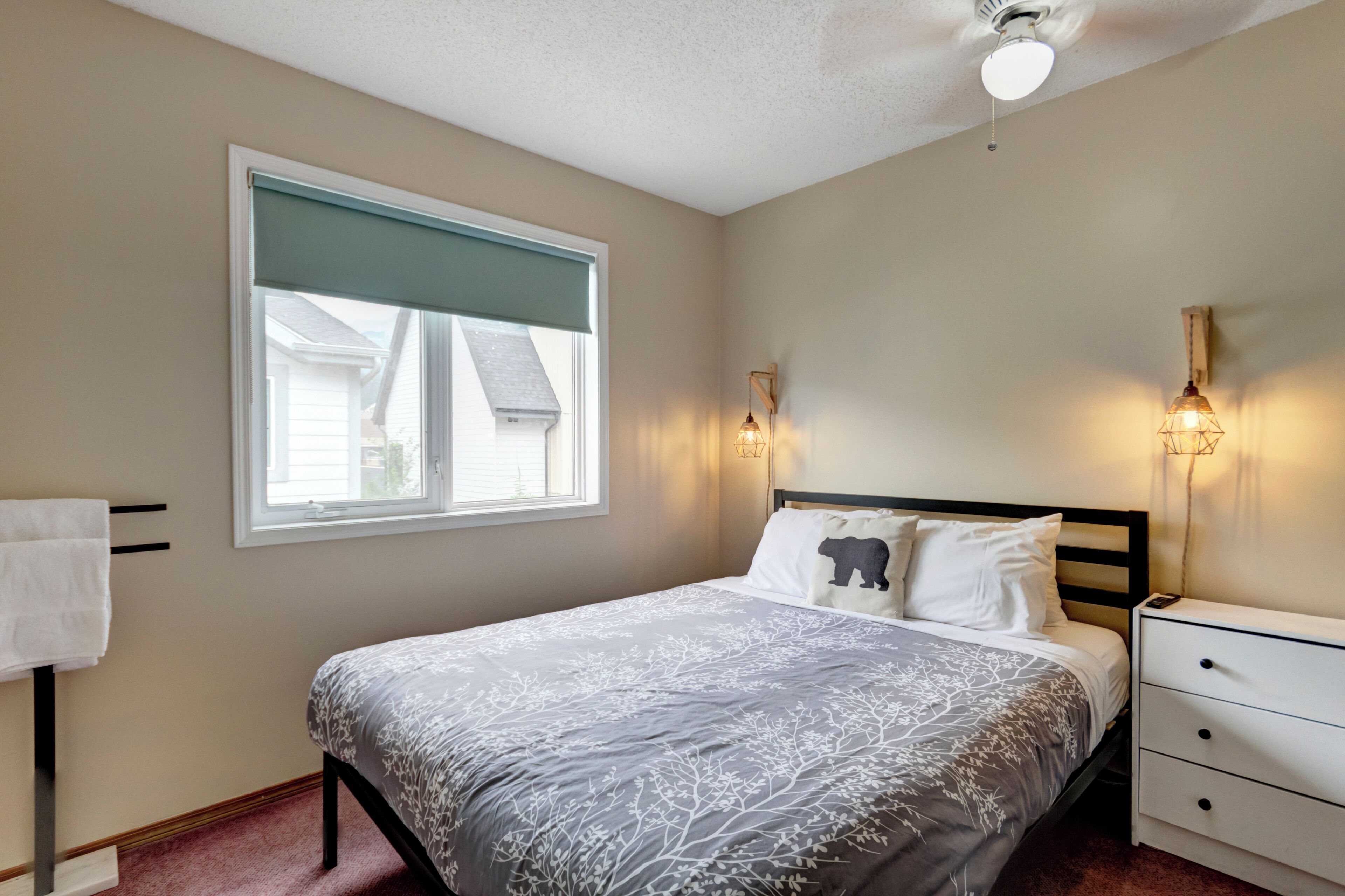 3 bedrooms, desk, iron/ironing board, WiFi (free)