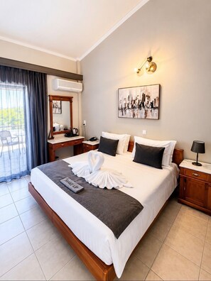 In-room safe, desk, iron/ironing board, free WiFi - Ionian Hospitality Hotel - Seafront (Lefkada)