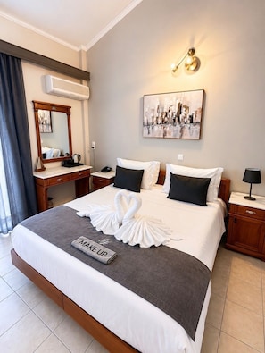 In-room safe, desk, iron/ironing board, free WiFi - Ionian Hospitality Hotel - Seafront (Lefkada)
