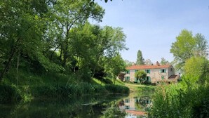 A house by a calm river with lush greenery. - Piece of Pai (Sainte-Hermine)