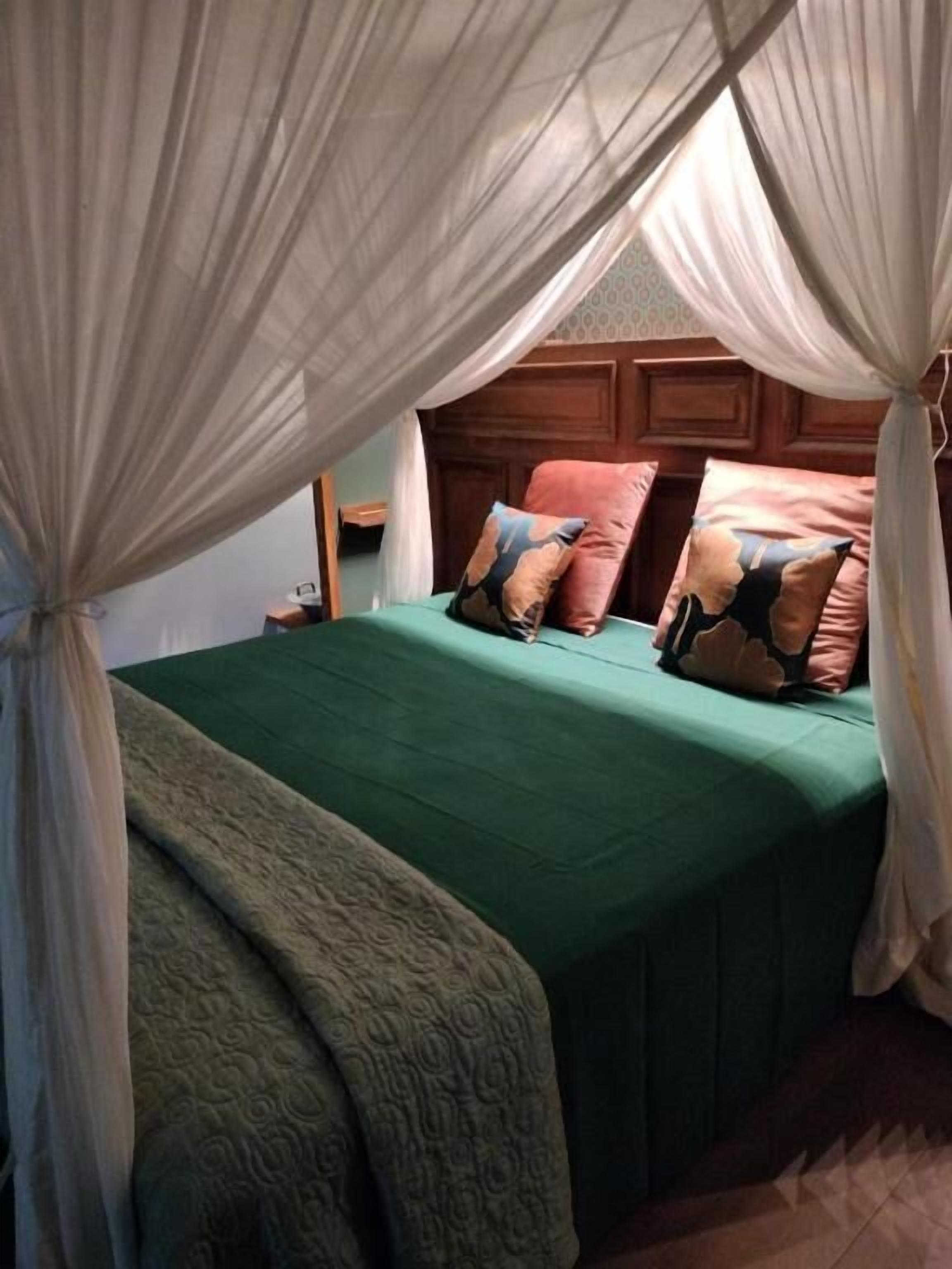 Blackout curtains, iron/ironing board, free WiFi