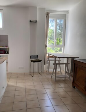 Interior - Holiday Home 'La Maison A La Riviere' with Mountain View, Shared Garden and Balcony (Ganges)
