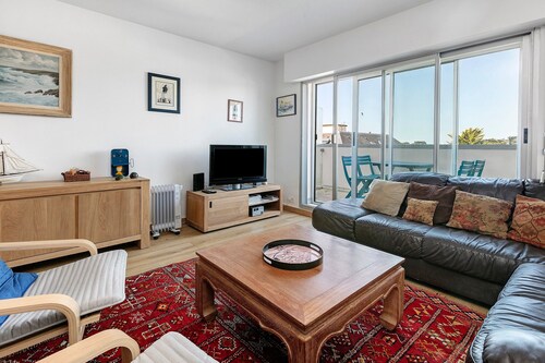 Bright Central Apartment for 4 with Balcony and Wi-Fi