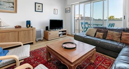 Bright Central Apartment for 4 with Balcony and Wi-Fi