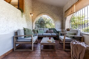 Interior - Holiday Home 'Mistral' near La Maddalena Spiaggia, Garden & BBQ (La Maddalena)