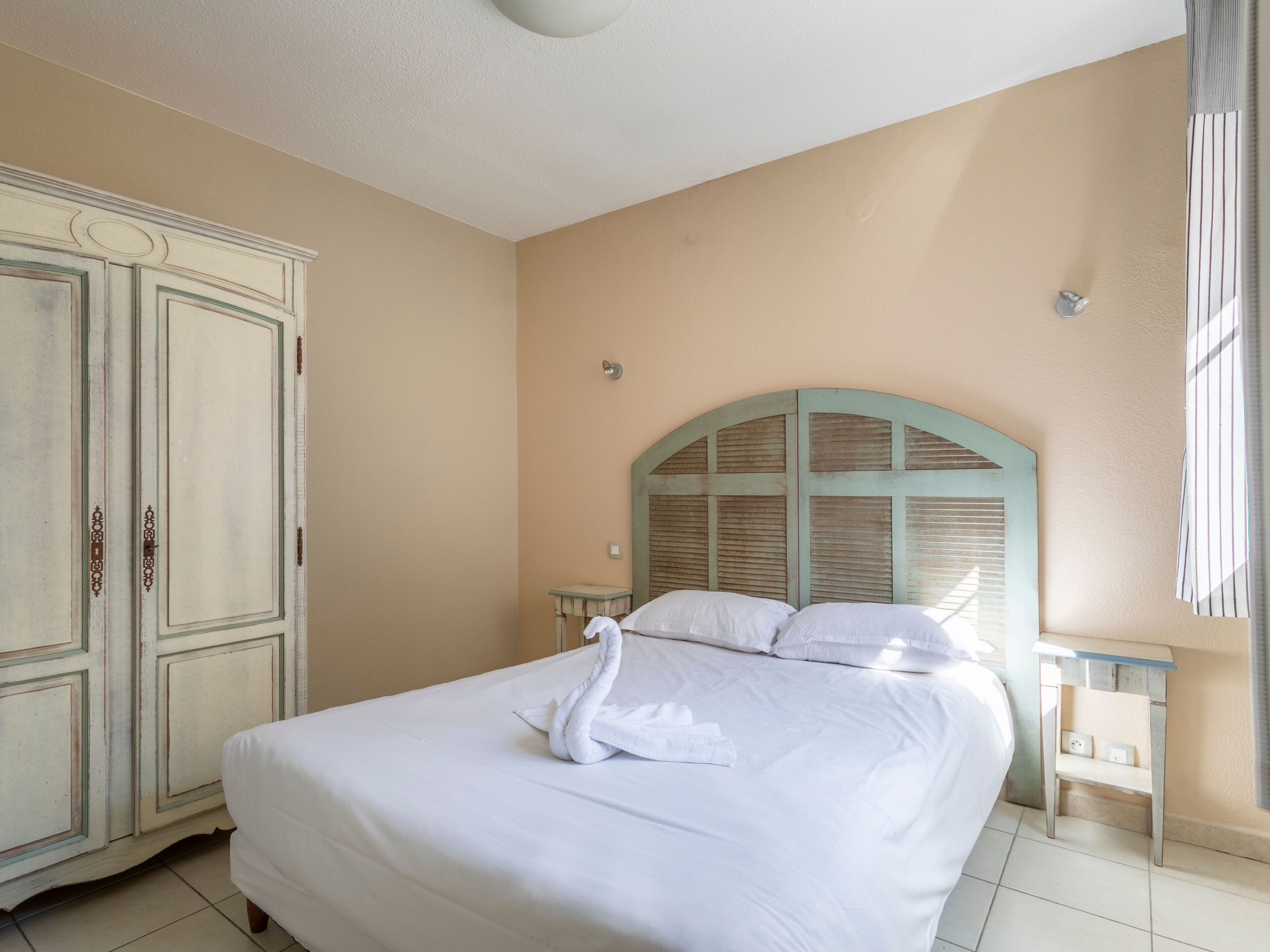 2 bedrooms, WiFi (free), bed sheets