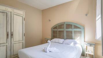 2 bedrooms, WiFi (free), bed sheets