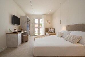 In-room safe, blackout drapes, soundproofing, free WiFi - Terramarina Boutique Hotel (SIROLO)
