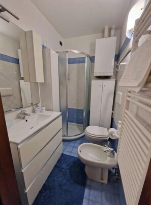 Bathroom - Vrbo Property (Venezia)