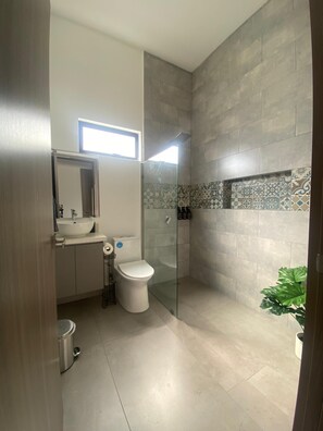 Bathroom - 3-bedroom Villa Close to everithing in Quepos - Villa Libélula (Quepos)