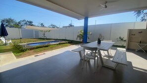 Outdoor dining - 3-bedroom Villa Close to everithing in Quepos - Villa Libélula (Quepos)