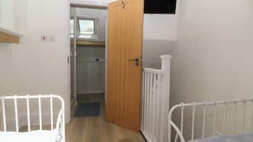 2 bedrooms, WiFi (free), individually decorated, individually furnished