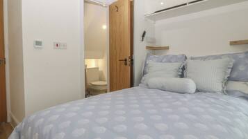 2 bedrooms, WiFi (free), individually decorated, individually furnished