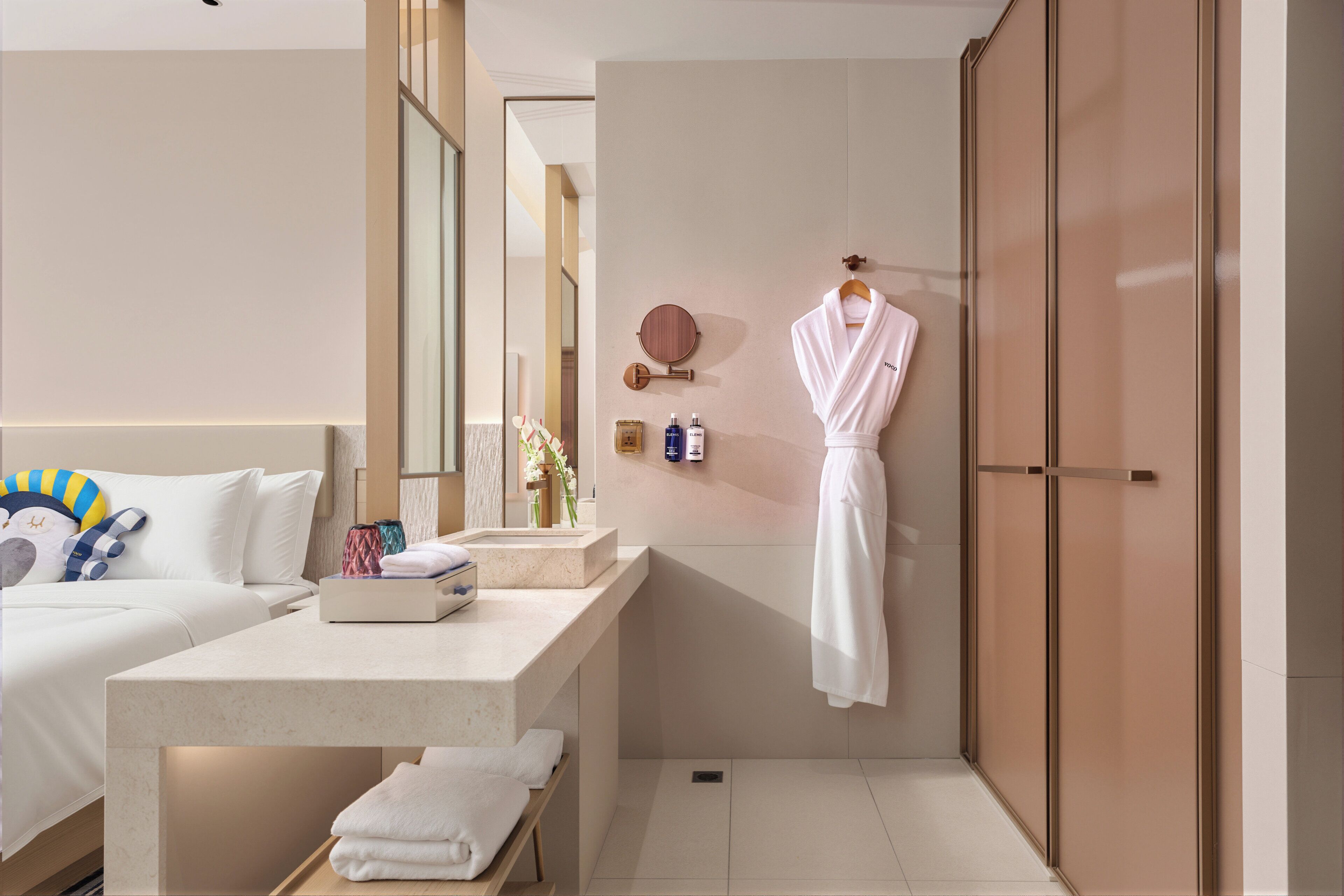 Premium Room, 1 King Bed | Bathroom