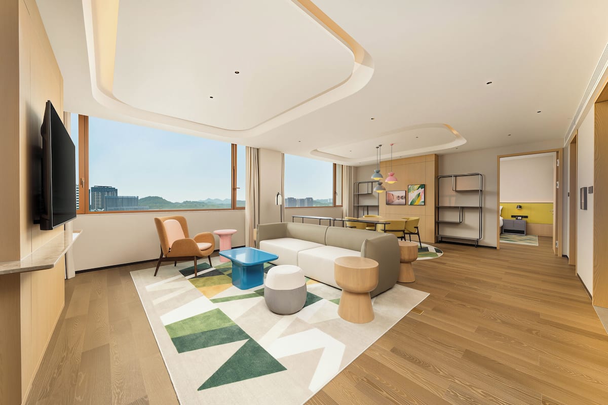 Suite, 1 King Bed (Kitchen Area) | Free minibar, in-room safe, desk, blackout drapes