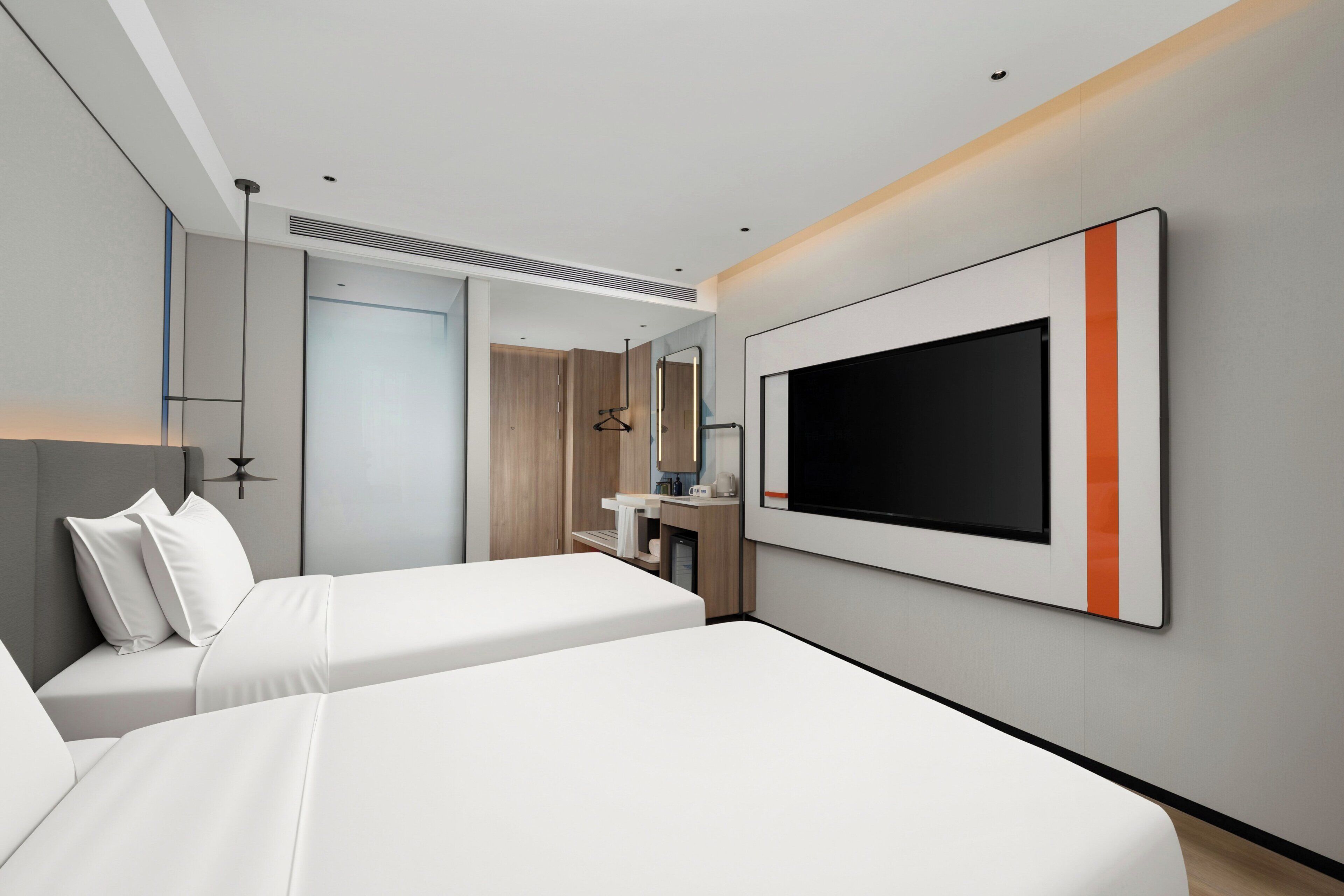 Una habitación de hotel moderna con dos camas, un televisor, un escritorio y un armario.