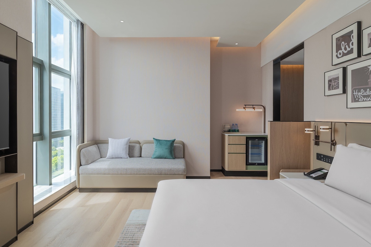 Standard Room, 1 King Bed
