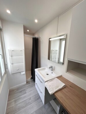 Bathroom - La Suite Gilbert | Calme | Centre-ville (Reims)