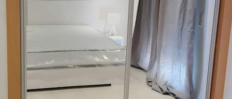 WiFi, bed sheets