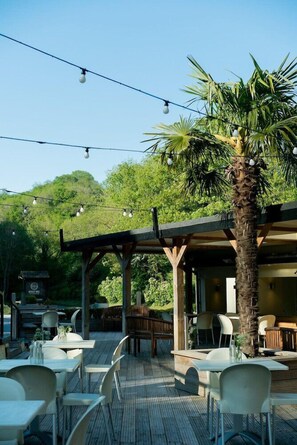 Outdoor dining - The Bickley Mill Inn (Newton Abbot)