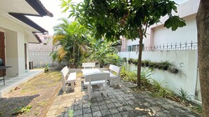 Outdoor dining - Poon house @ Nimman Walk to Cafés, Bars & MAYA (suthep)