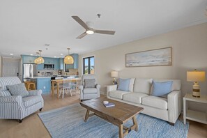 Living area - The Coastal Crab Beachfront Retreat (Surfside Beach)