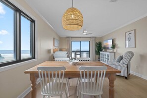 Dining - The Coastal Crab Beachfront Retreat (Surfside Beach)