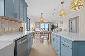Interior - The Coastal Crab Beachfront Retreat (Surfside Beach)