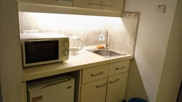 Standard Studio, City View | Private kitchen | Mini-fridge, microwave, dishwasher