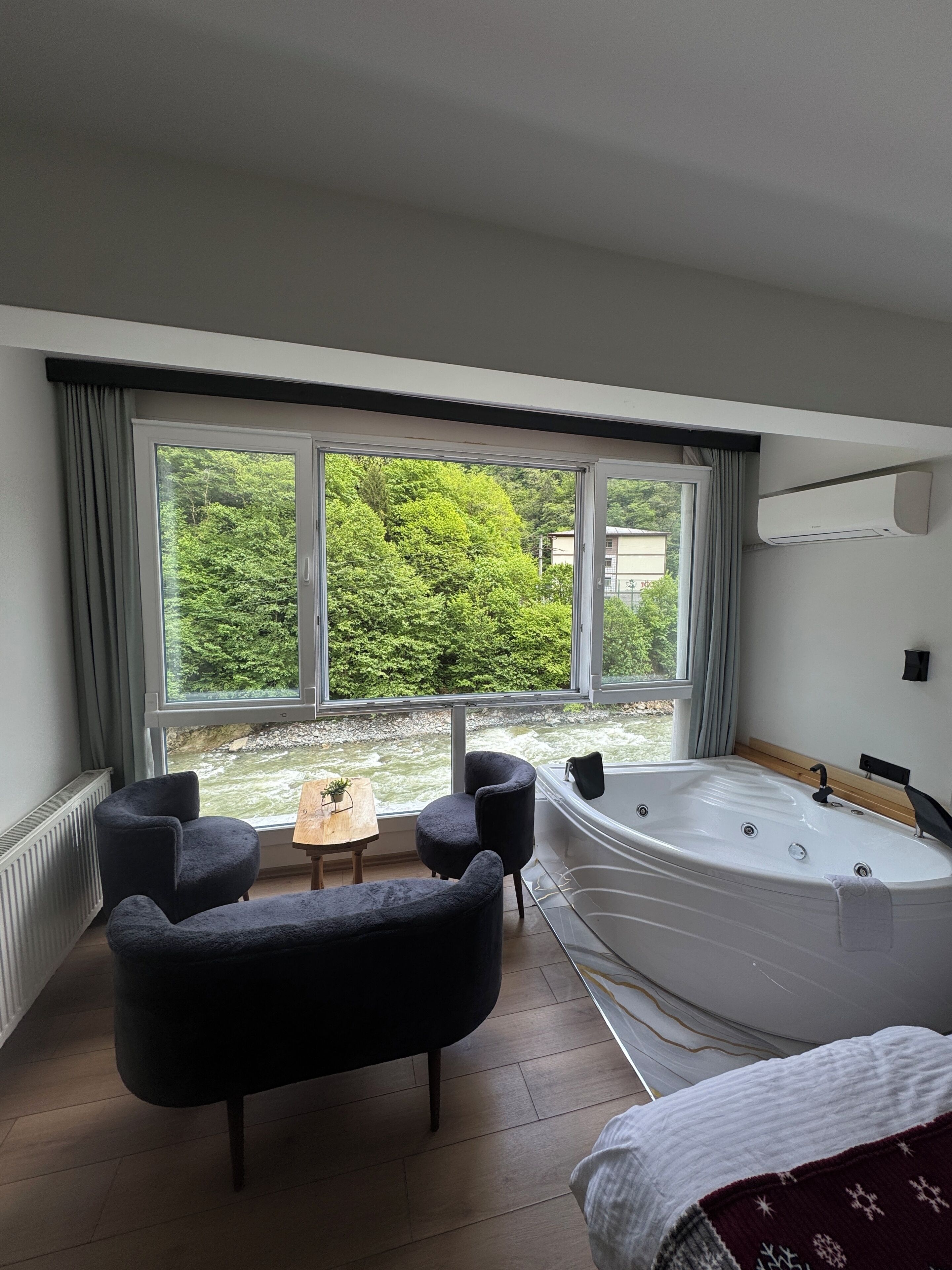 Luxe appartement, uitzicht op rivier | Badkamer