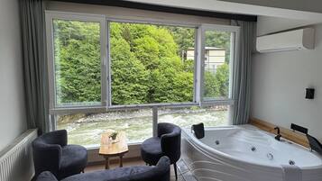 Luxe appartement, uitzicht op rivier | Badkamer