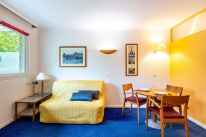 Living area - GuestReady - Comfortable stay with a balcony (Courbevoie)