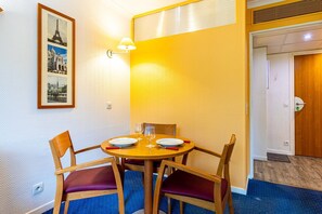 Dining - GuestReady - Comfortable stay with a balcony (Courbevoie)