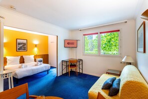 Room - GuestReady - Comfortable stay with a balcony (Courbevoie)