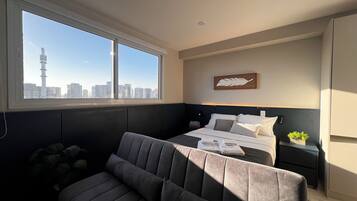 Apartment | Blackout drapes, iron/ironing board, free WiFi