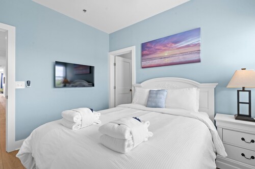 Indigo Tides | Renovated Villa with Ocean Views, Sunsets & Walk to Center Street