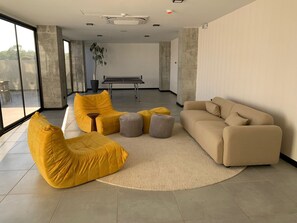 Living area - Luxury Loft w Volcano View, ZonaRosa, Gym, Balcony (San Salvador)