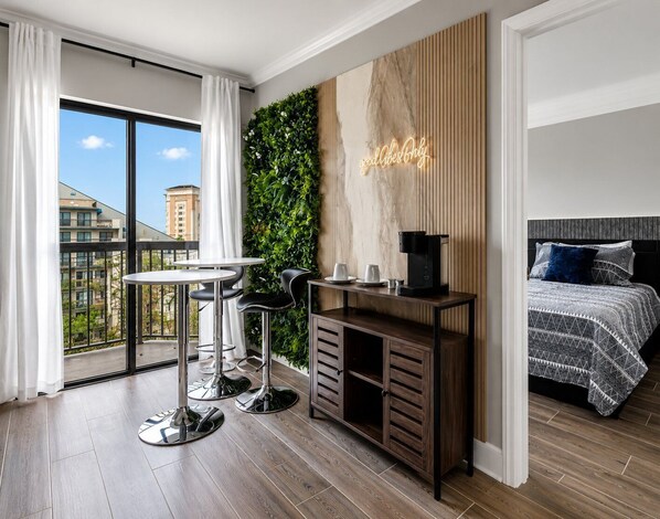 Room - Modern 2BR Suite at Enclave • 5min Universal (Orlando)