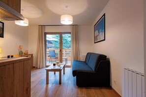Classic Studio, Balcony, Mountain View | Living area - Résidence Eden - Living Stone (Vars)