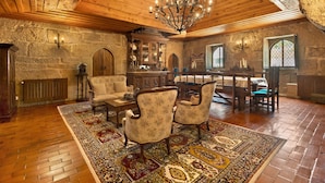 Unclassified image, 4 of 22, button - Princess Suite at the Castle of Portugraal (Vilela)
