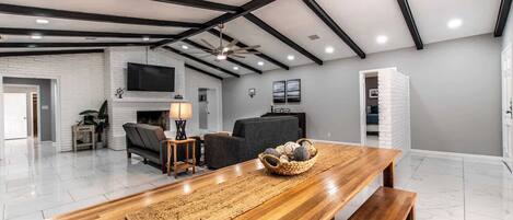House, Multiple Beds, Hot Tub, Garden View (3554 Denver) | Interior