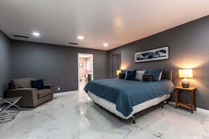 House, Multiple Beds, Hot Tub, Garden View (3554 Denver) | 5 bedrooms, individually decorated, individually furnished, bed sheets - Contemporary Coastal Oasis Awaits (Corpus Christi)