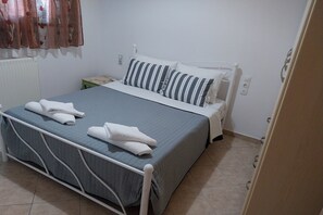 Iron/ironing board, WiFi, bed sheets